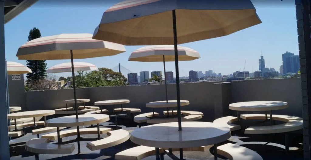 Rooftop Travellers lodge