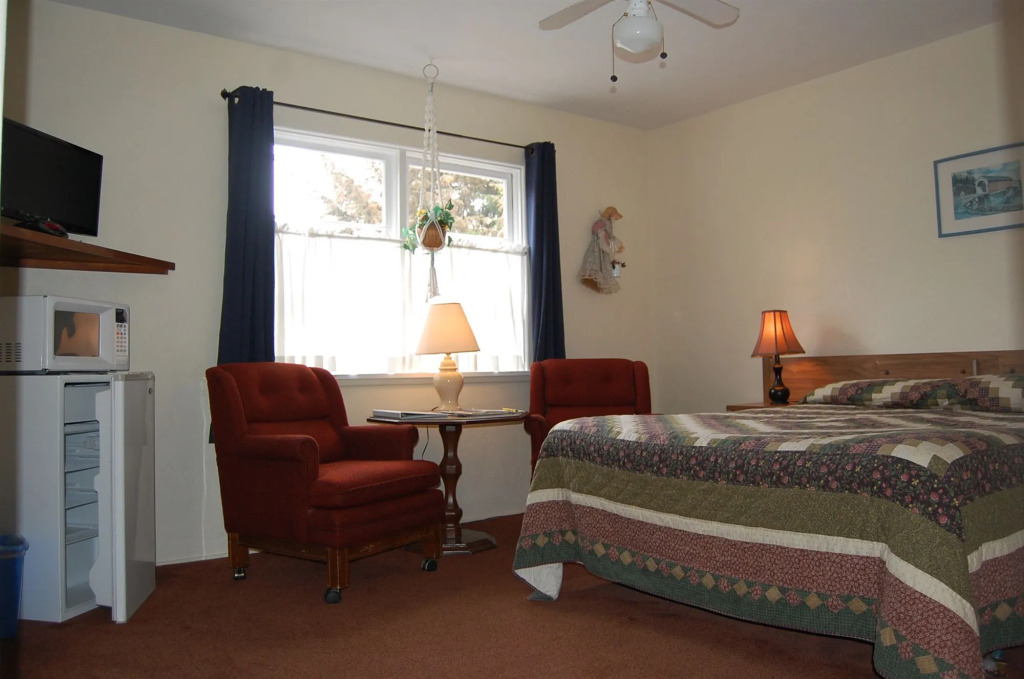 Lighthouse Inn