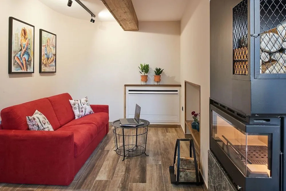 IALNA Boutique Hotel