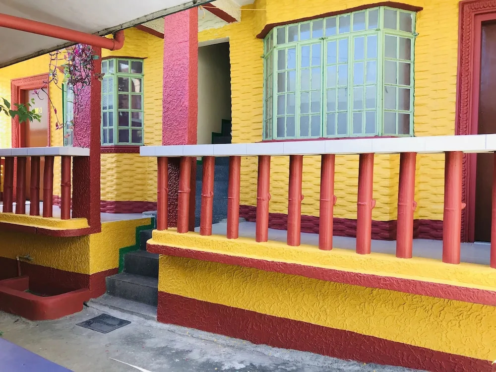 Manalos Lodge and Restaurant