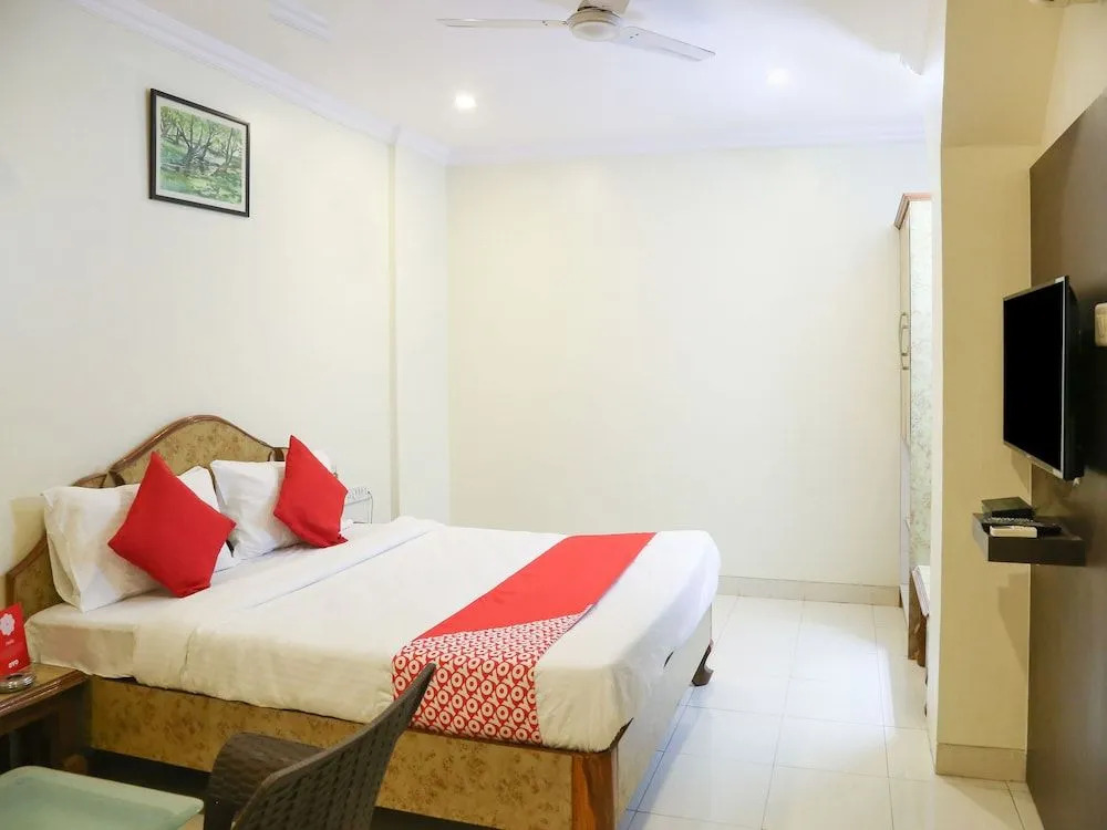 OYO 15090 Hotel Rajdeep