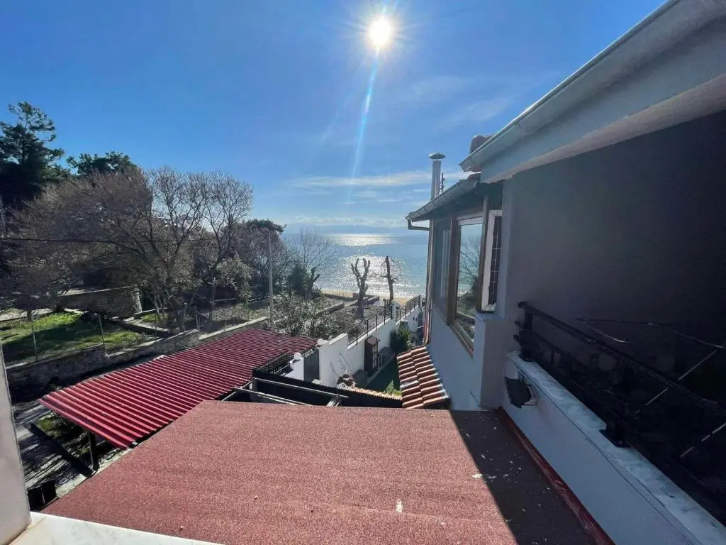 Maisonette 25m from the sea