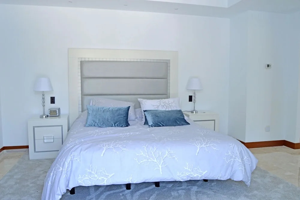 Stunning contemporary villa 5 bedrooms heated pool Las Chapas Marbella