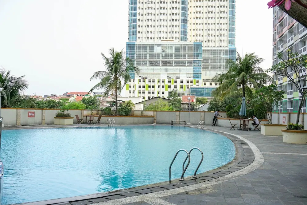 Comfort and Strategic Studio Apartment Margonda Residence 2 near UI