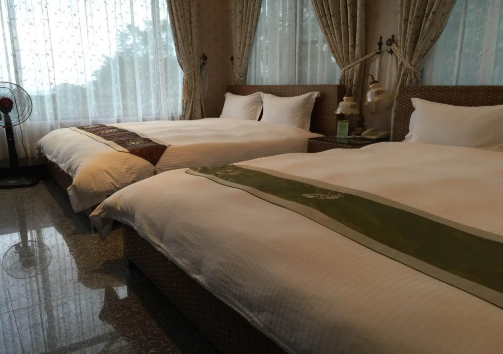 Cloudtop Landscape Hotel