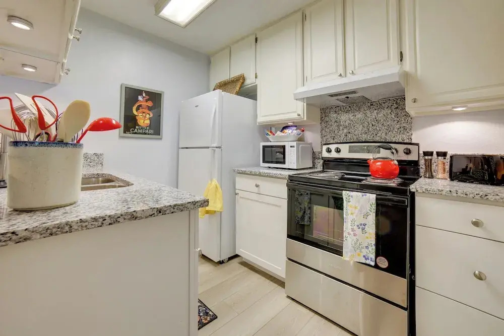 1 Mi to Reno-sparks: Family Retreat w/ Fireplace!