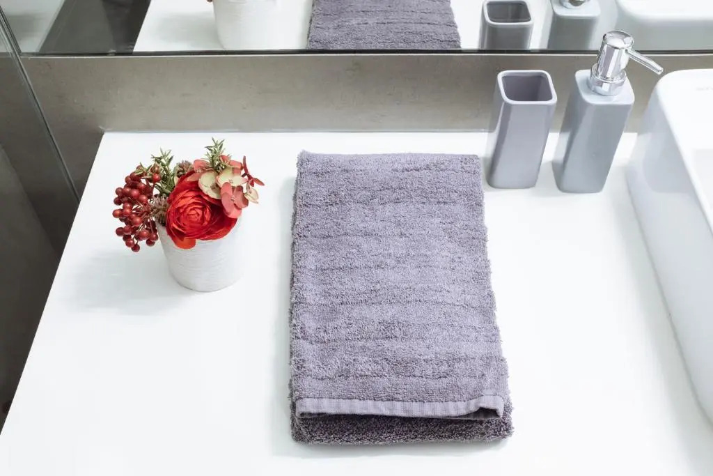HOMEinTOWN Camoes - Downtown Elegant Studio AC & WIFI