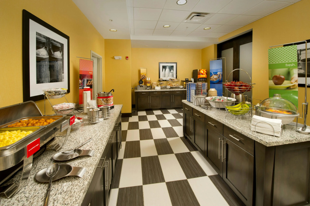 Hampton Inn & Suites - Buffalo Airport