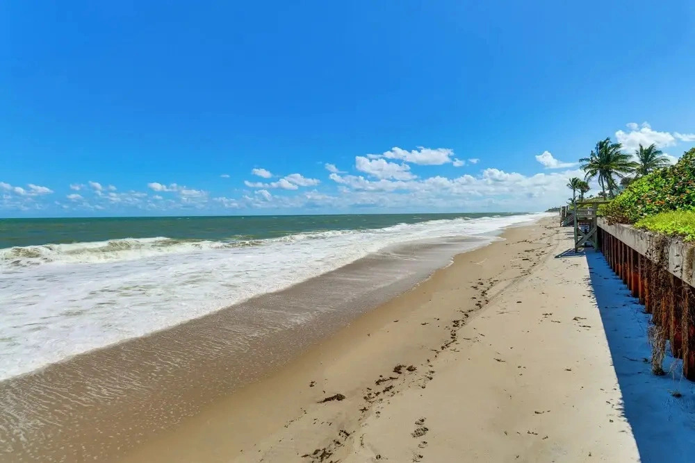 Walk to Wabasso Beach: Home w/ Hot Tub & Bikes