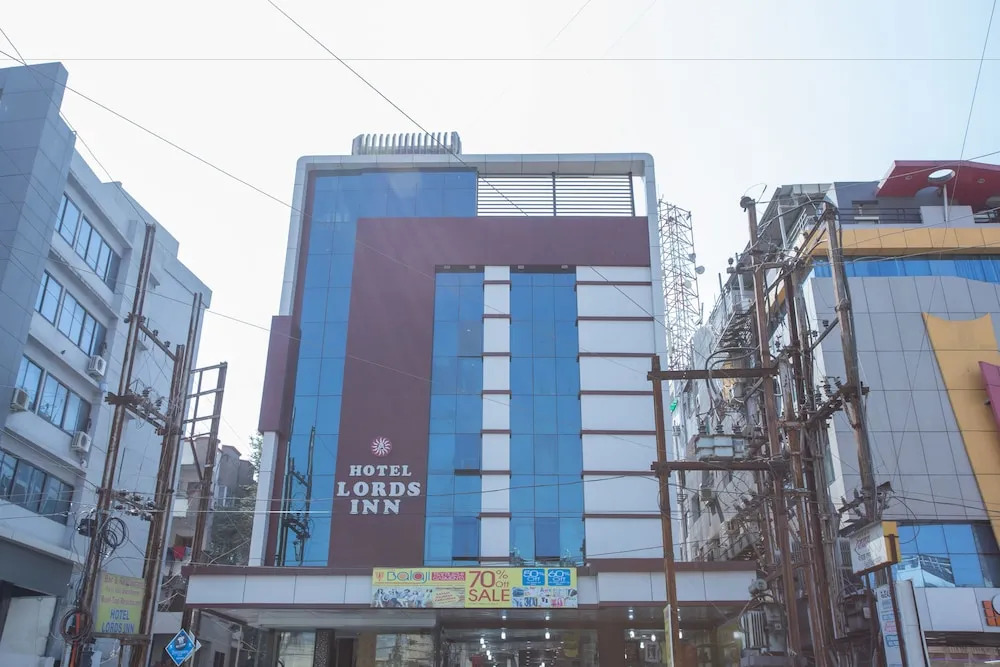 OYO 5738 Hotel Lords Inn