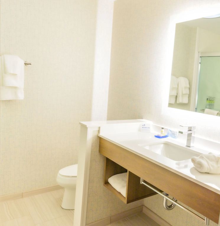 Holiday Inn Express & Suites Dayton East - Beavercreek by IHG