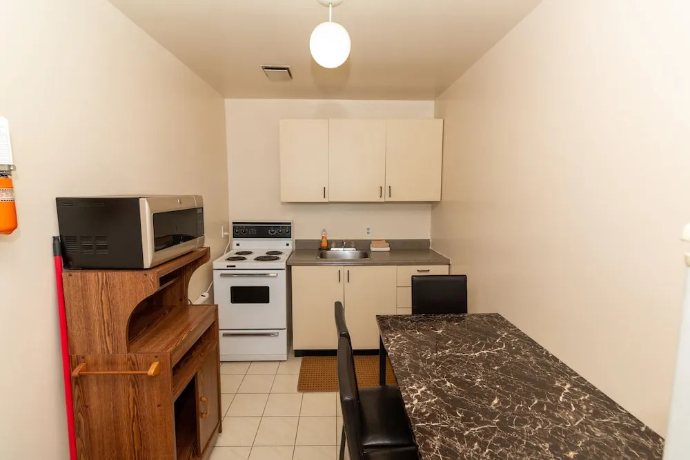 Borden Inn and Suites
