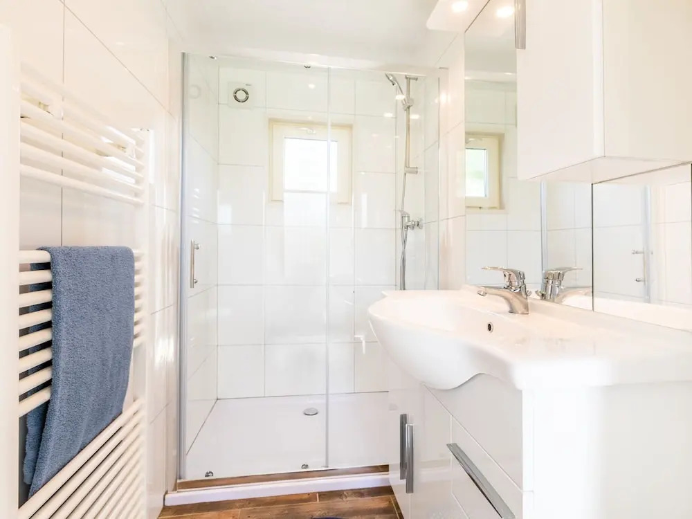 Modern chalet with dishwasher, only 18 km. from Rotterdam