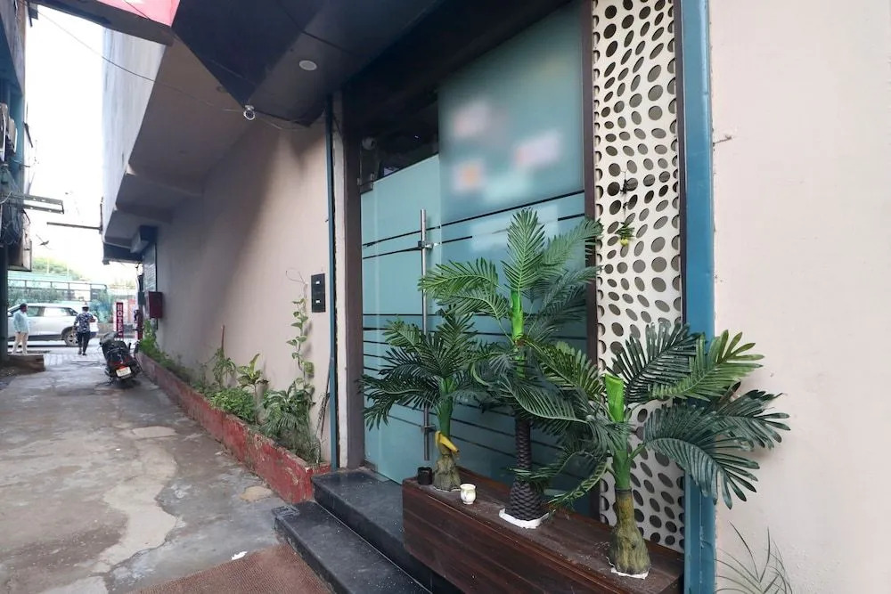 OYO 19392 Hotel Lexis