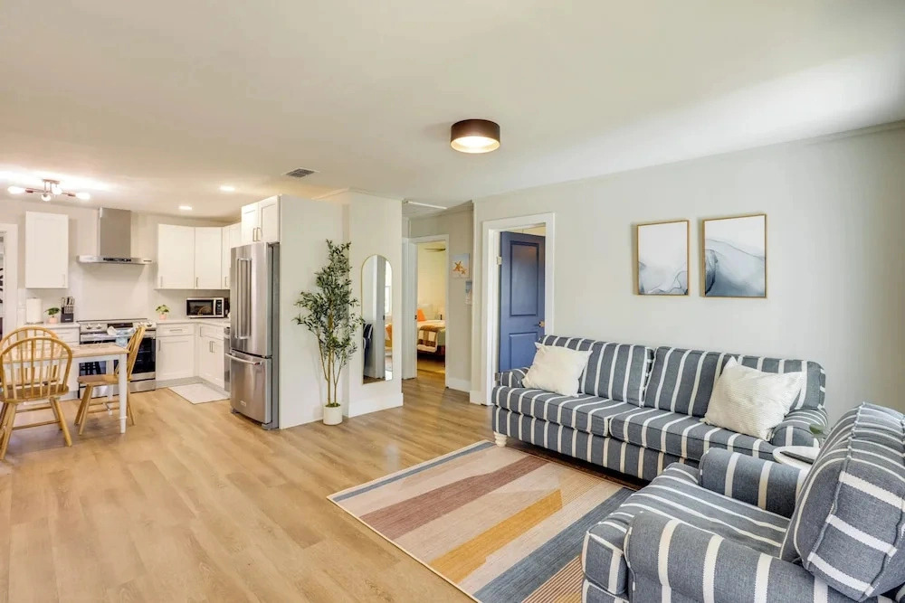 Mins to Beach & Mayo Clinic, Pet-friendly 4BR Home
