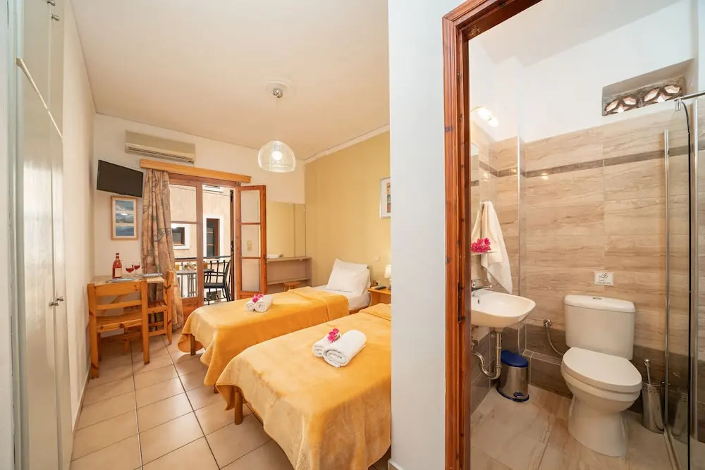 Alexatos Studios & Apartments
