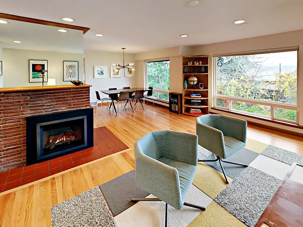 3BR Mountain View House in Seattle by RedAwning