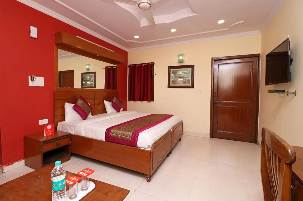 Hotel O Royal Palace