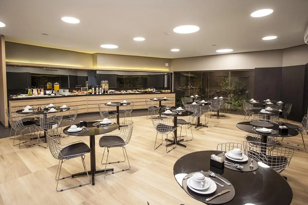 Momax Hotel