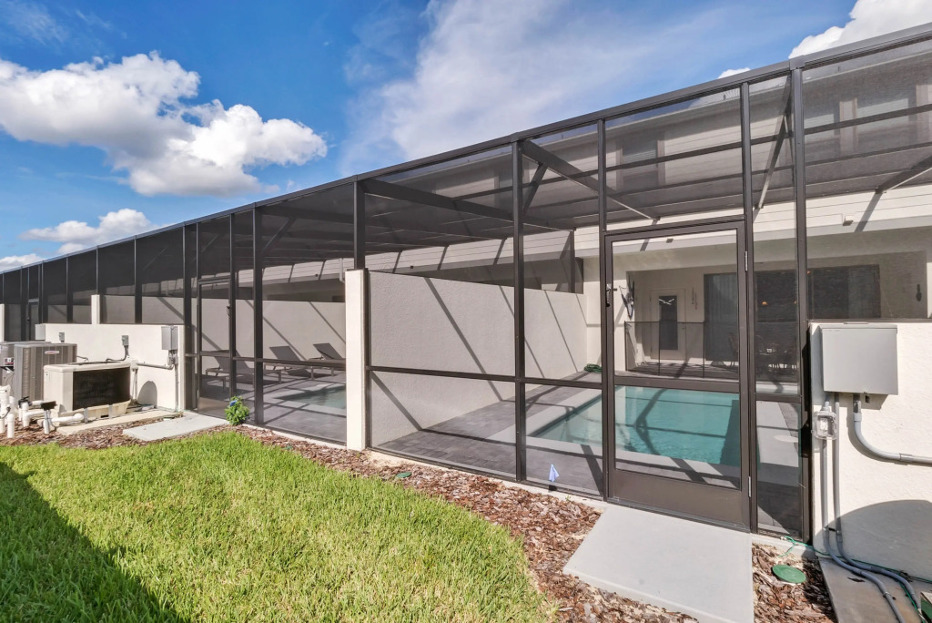 5 Bd 45 Ba Windsor At Westside 2402 Td