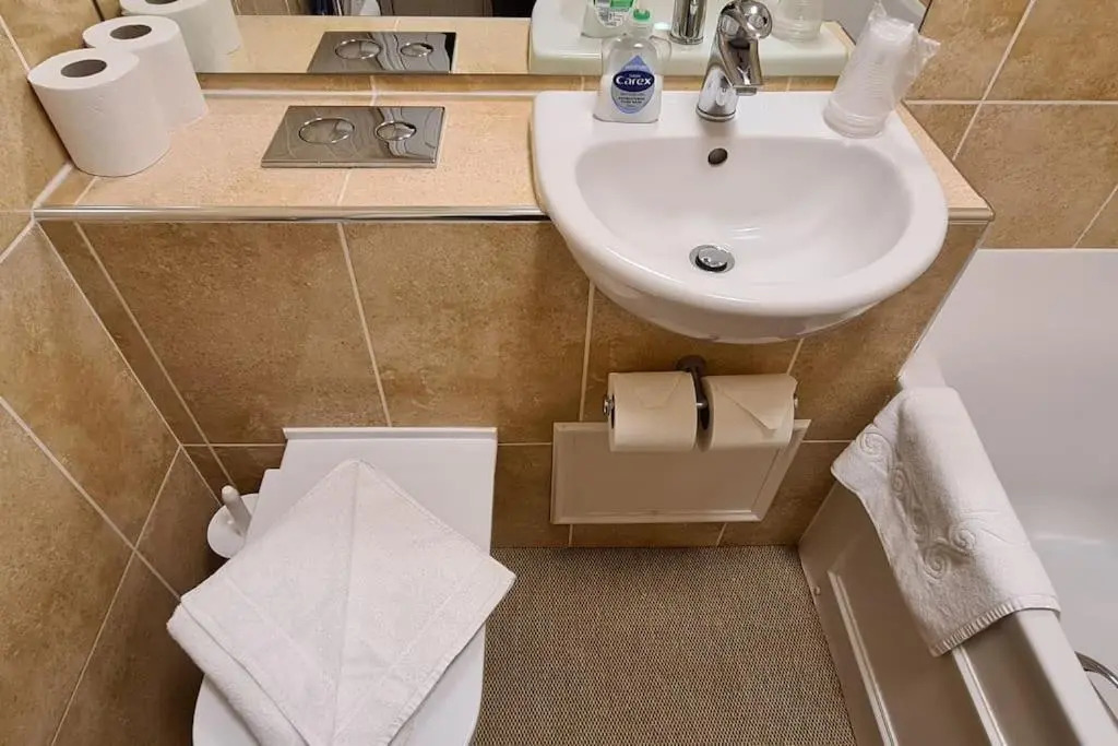 Beautiful 2-bed Apartment on Torquay seafront