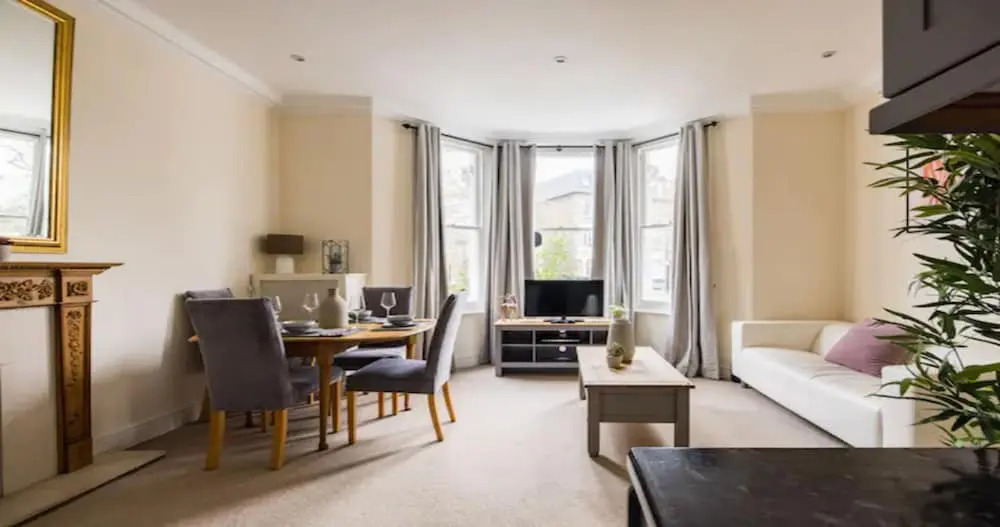 Spacious 2 Bed Flat Near High Street Kensington