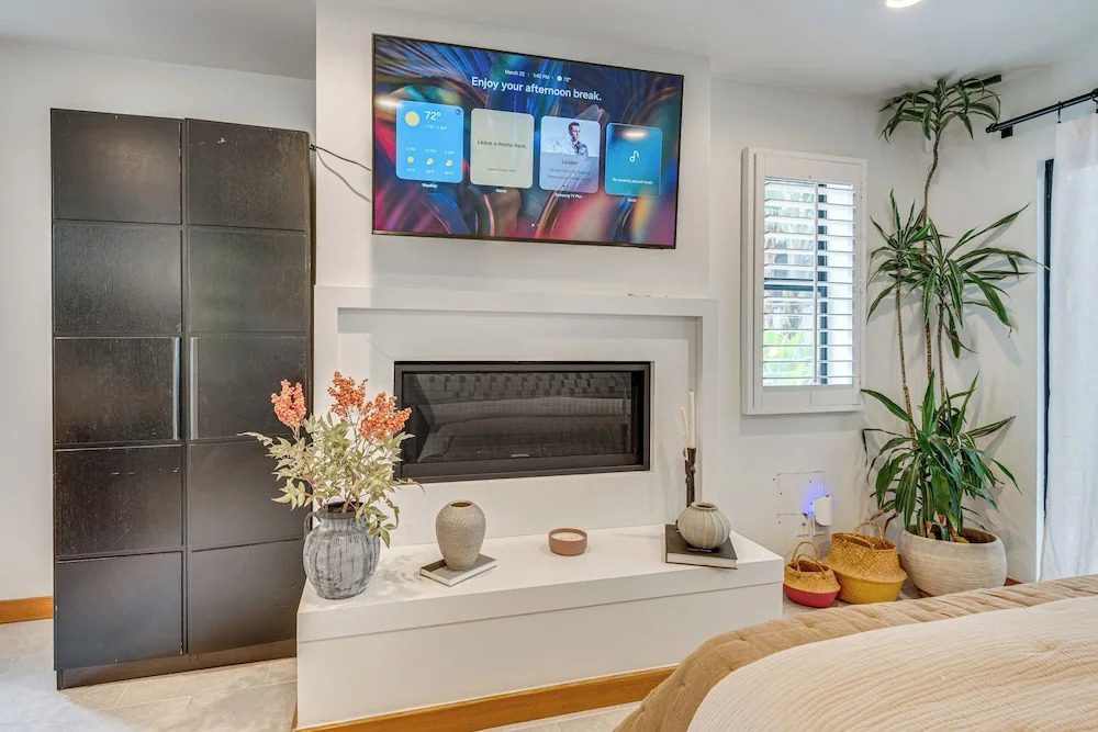 Walk to Venice Beach & More! Serene Apt w/ Patio