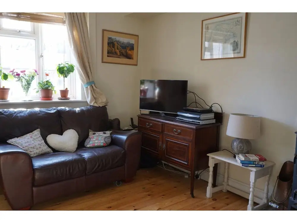 Comfortable Family Home in Oxford With Parking