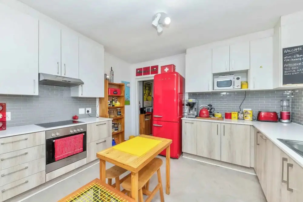 Modern and Stylish 2 BD House in Claremont