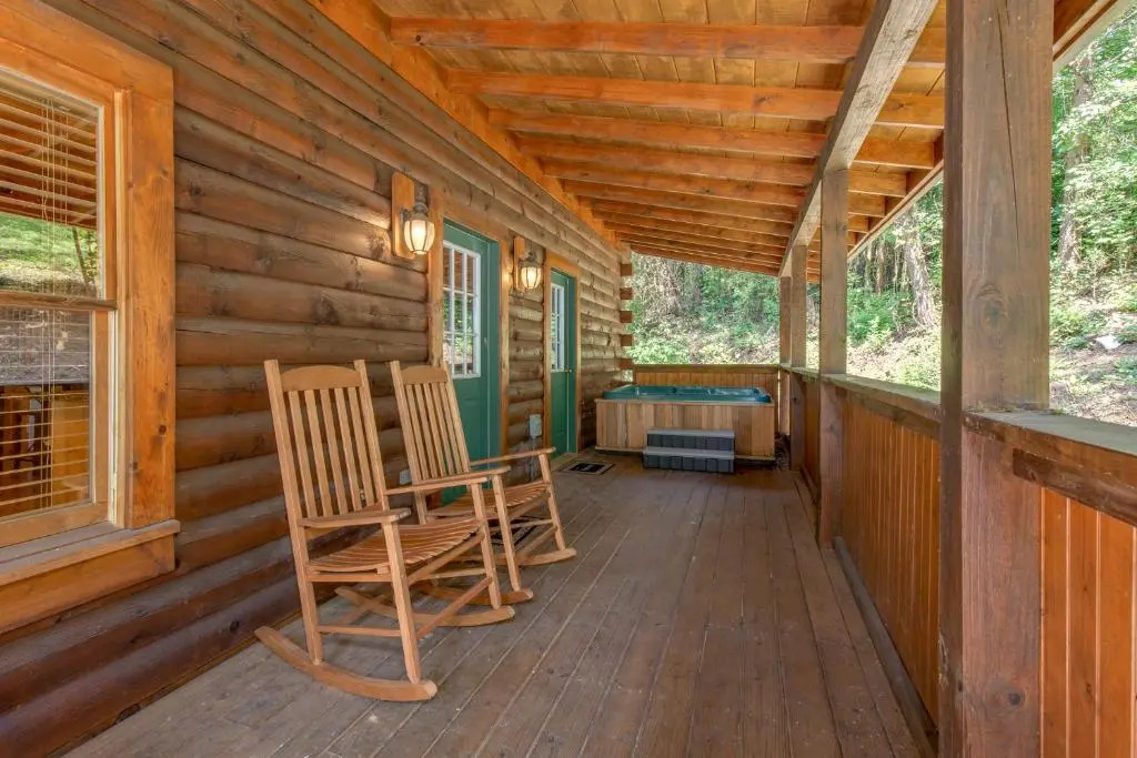 A Mountain Paradise, 2 Bedrooms, Sleeps 6, Pool Access, Hot Tub, Pool Table