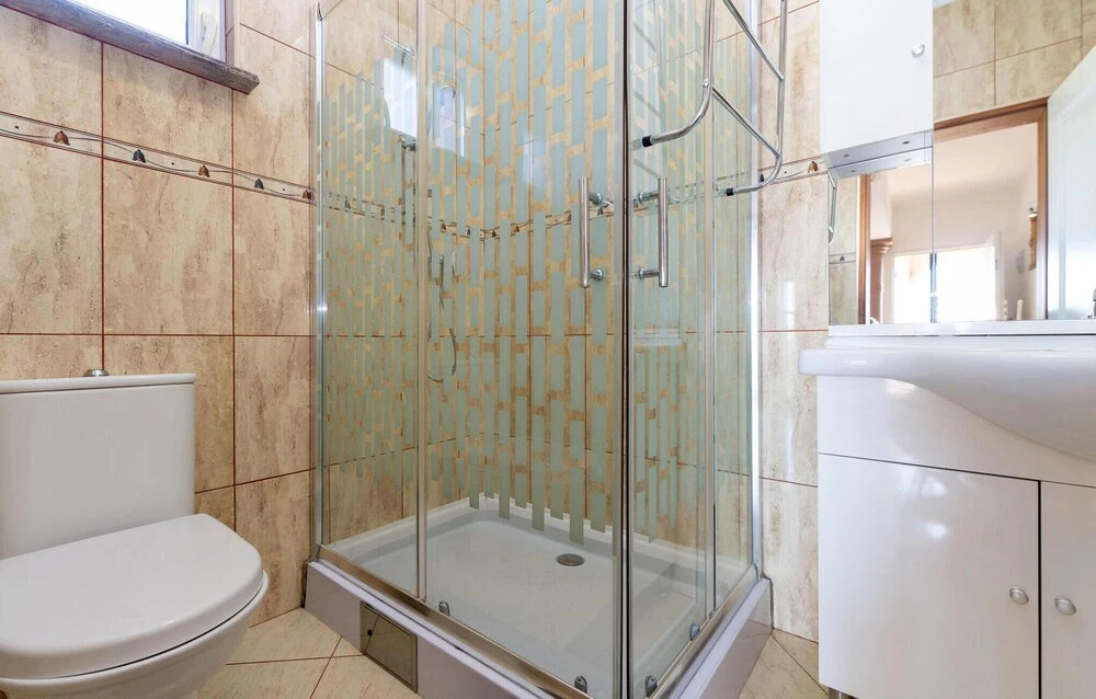 Nice Apartment in Rovanjska / Jasenice With 2 Bedrooms and Wifi