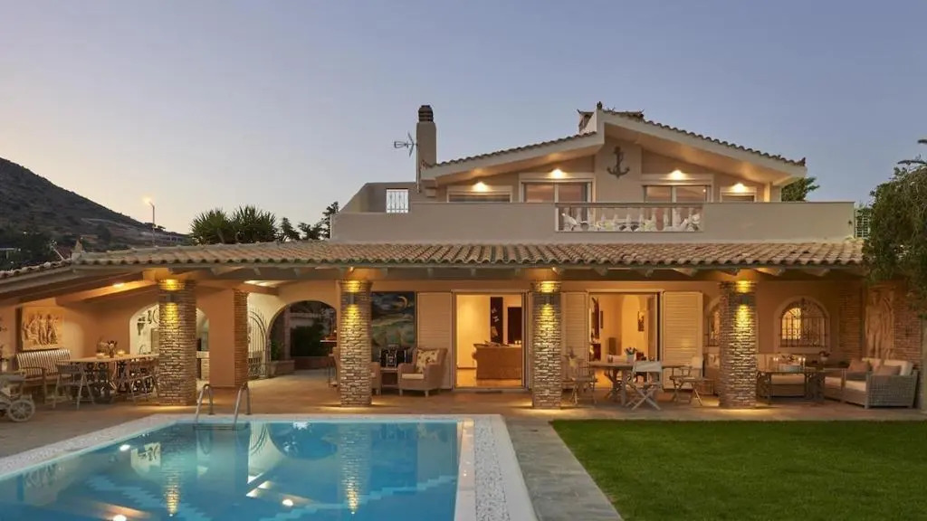 Luxury 4 Bdrm Villa with Pvt Pool on the beach