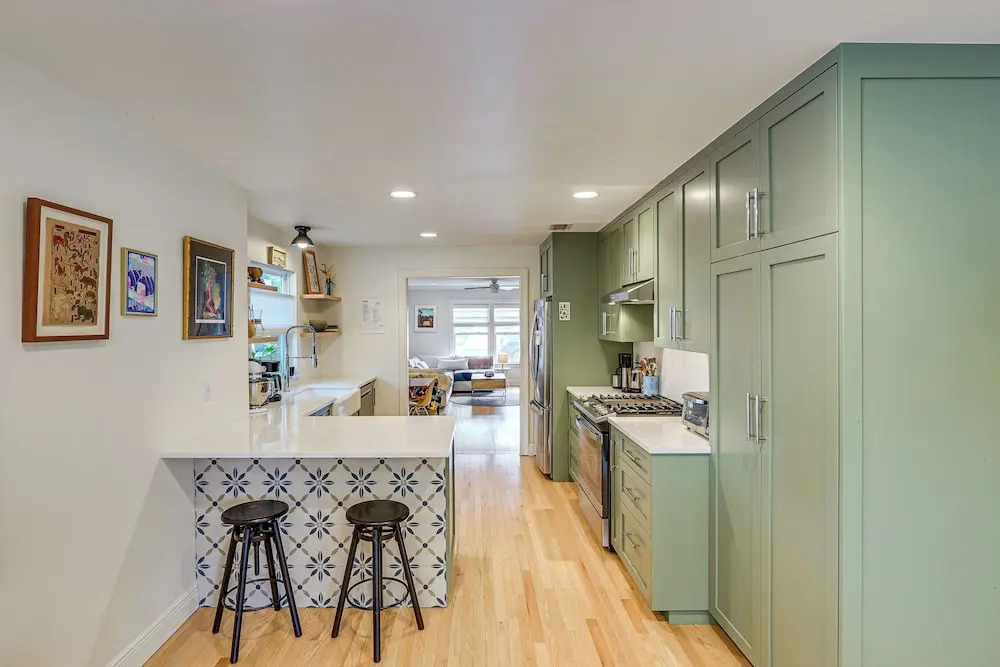 Old Austin Vibes! Spacious Yard & Porch Near UT