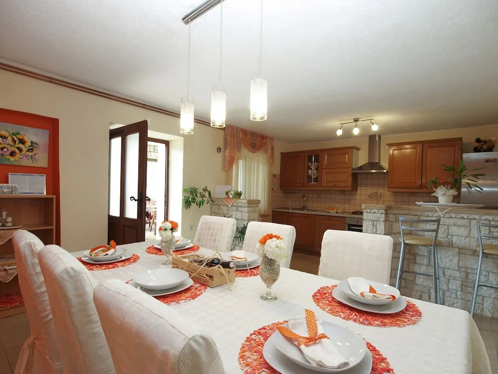Apartment 1862