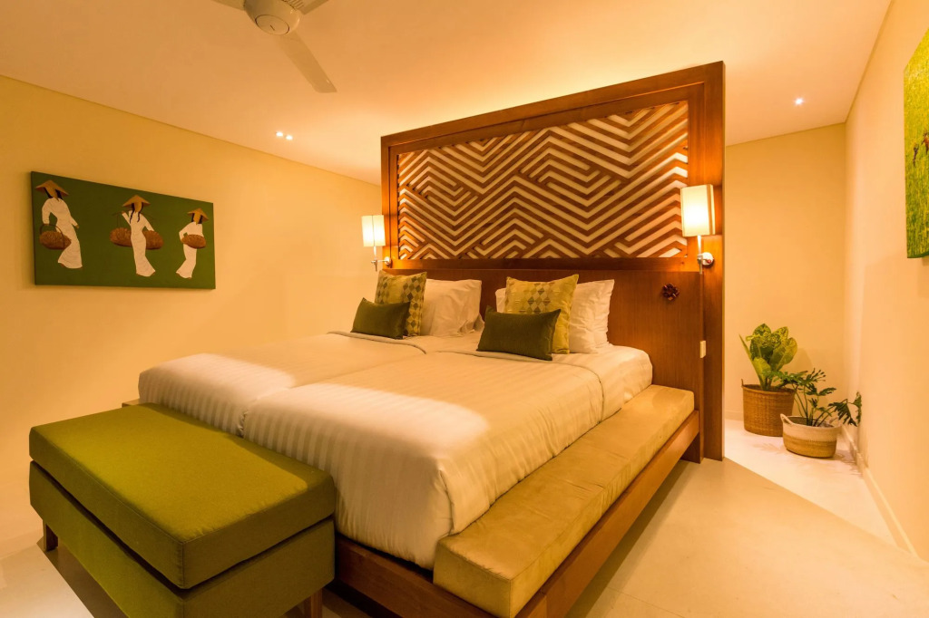 Villa Seriska Jimbaran - Spacious 5BR Private Pool Villa with Private Cook, Spa & Tour