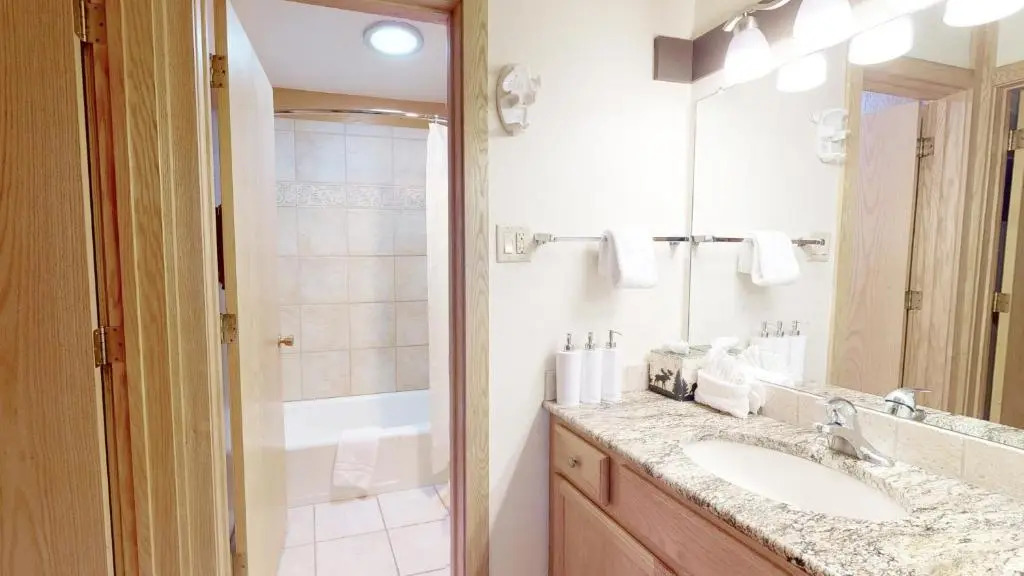 Laurelwood Condominiums Studio Premier Unit 109