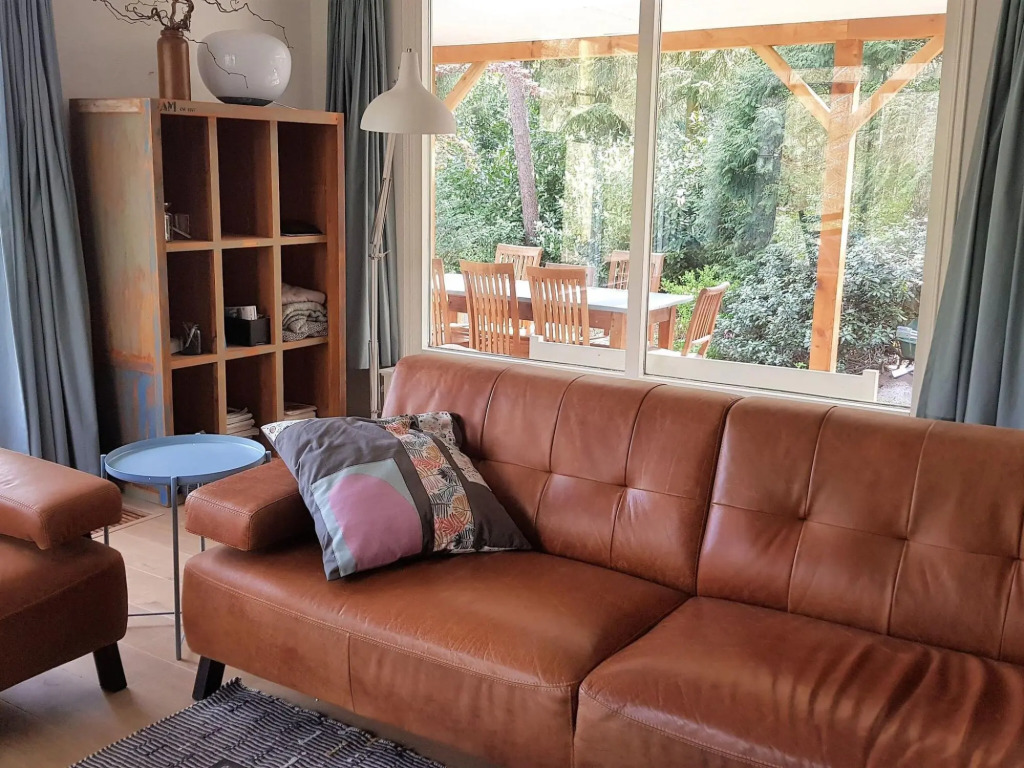 Great villa with recreation room and huge garden