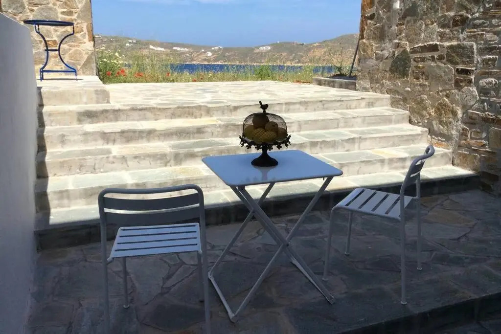Chez Semiramis The Summer Breeze House 5min from the beach