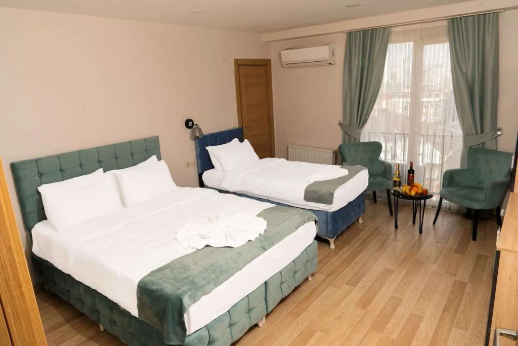 Loss Hotel