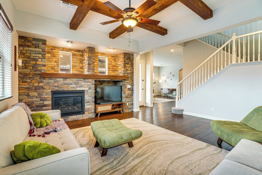 Pool, Views & Ample Space! Sunny Goodyear Retreat