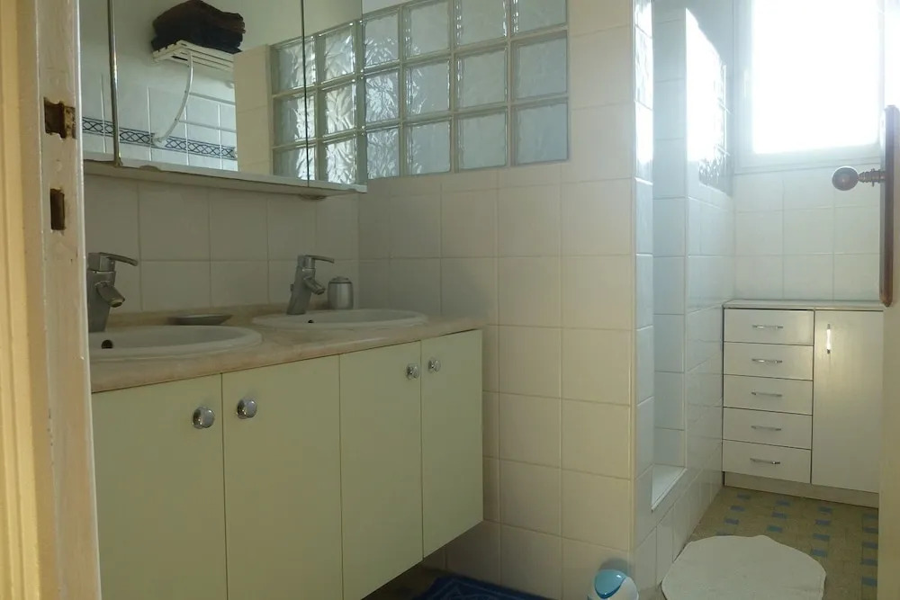 Rental F4 in villa with pool in Juan les Pins