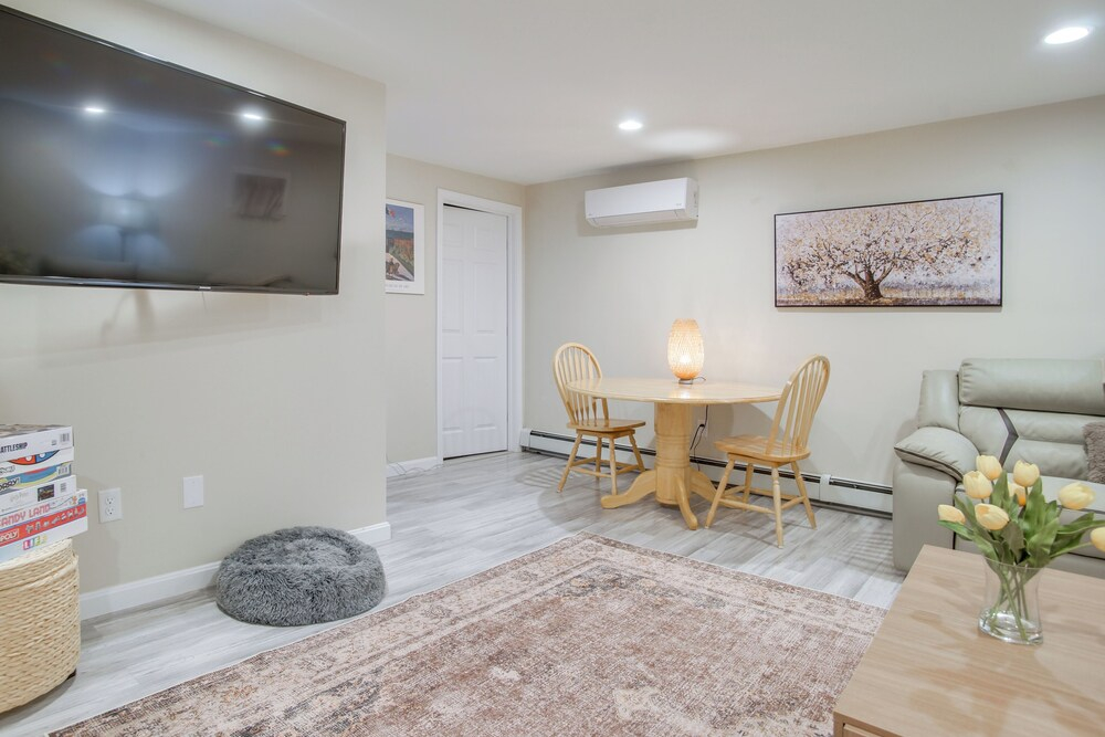 Walk to Sagamore Beach! Curated + Spacious Cottage
