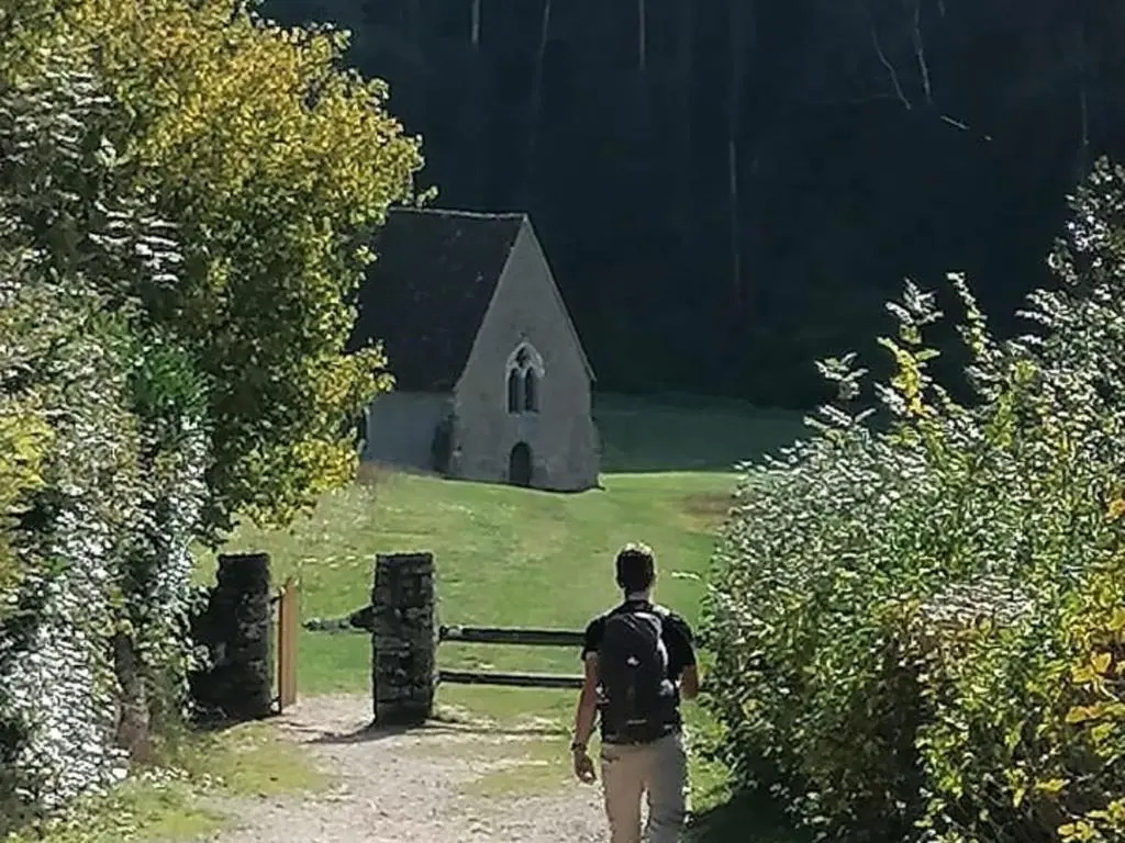 Gîte en campagne rénové avec cheminée, grands jardins, WiFi, près dun village médiéval. - FR-1-410-334