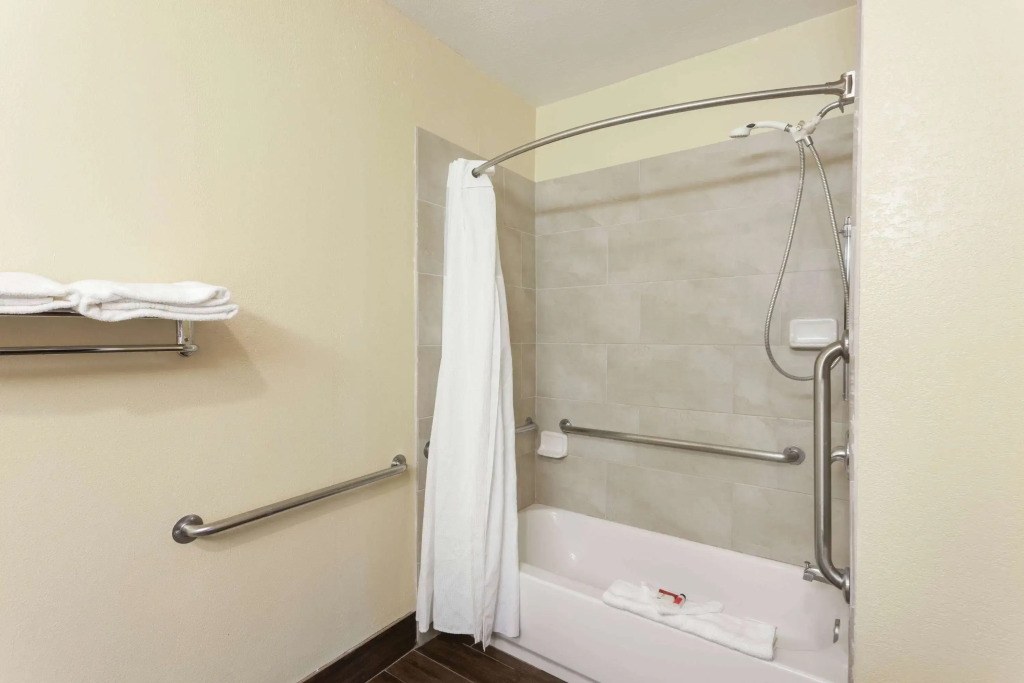 Super 8 by Wyndham Bakersfield South CA