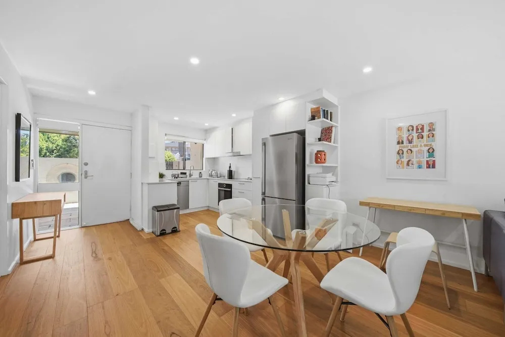Spacious Bright Apartment With Courtyard and BBQ