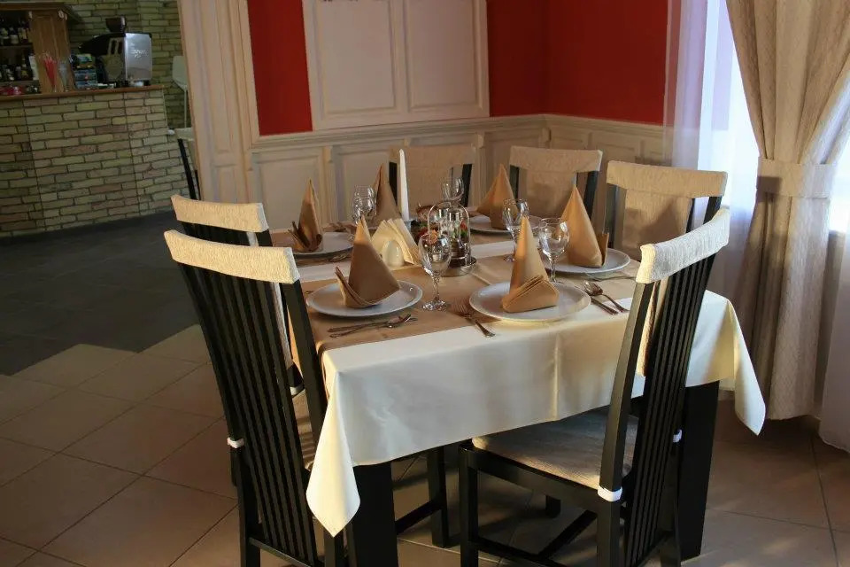 Astoria Hotel & Restaurant