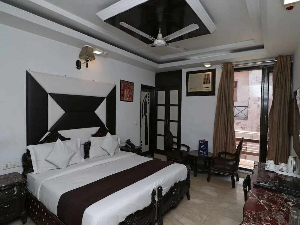 OYO 11201 Near Bhikaji Cama Place