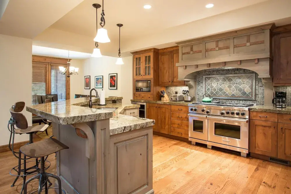 9201 - Silver Aspen - Five Bedroom + Loft Luxury Townhome 4 Hotel Room