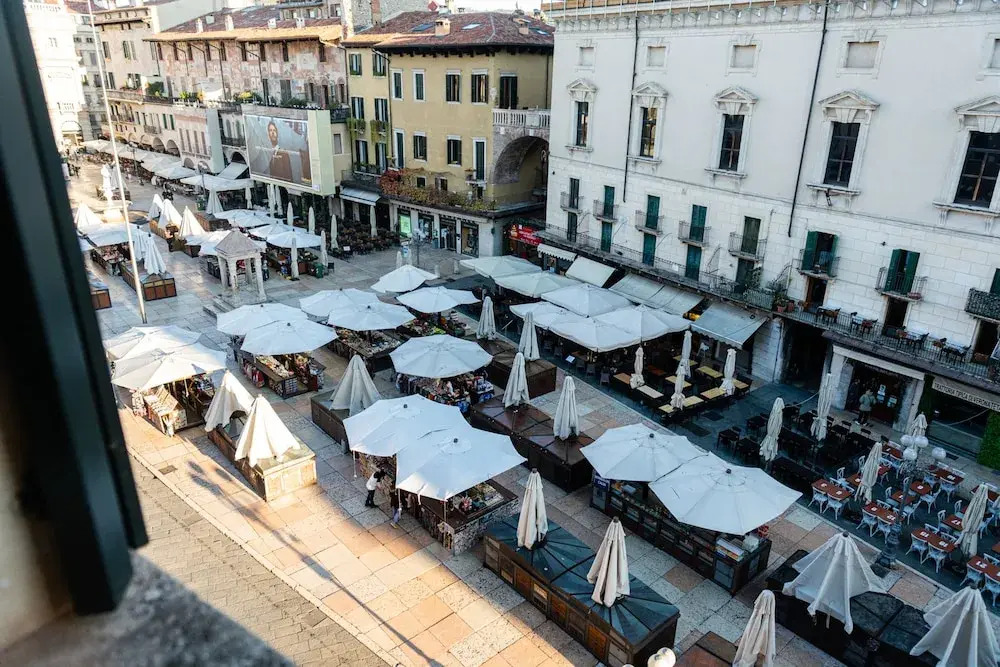 Piazza Erbe Lodge