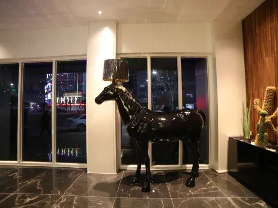 Huzhou Manani Hotel (Zhili Golden Coast Children's Clothing City)